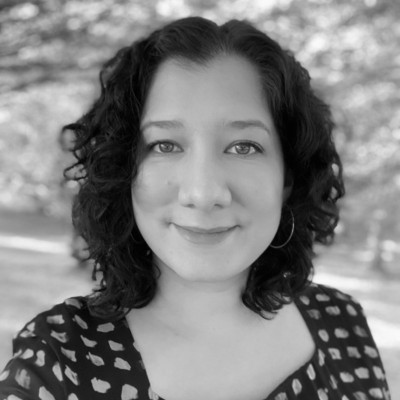 Leah Vogely Headshot